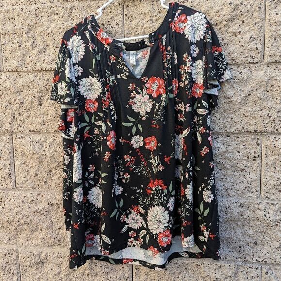 Women's Perception brand, light floral top - Picture 9 of 13